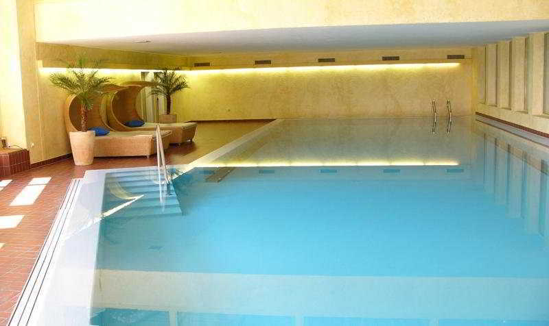 Quadratscha Alpenhotel Samedan Facilities photo